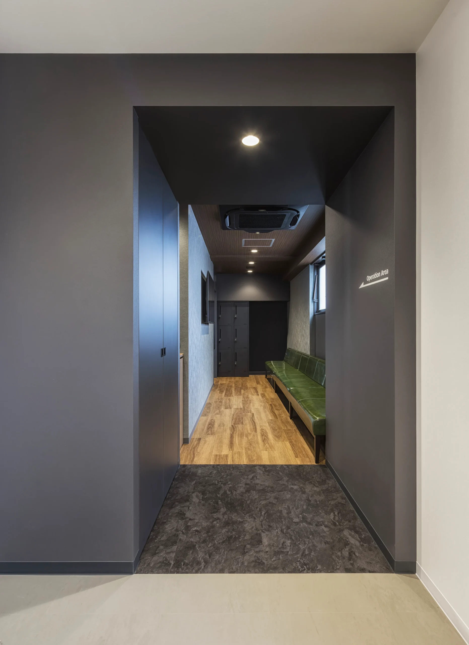 院内廊下の様子（手術エリア入口）